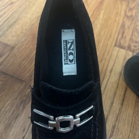 Vintage, No Restrictions, Black Suede Y2K platform shoes size 2 - Picture 3 of 6